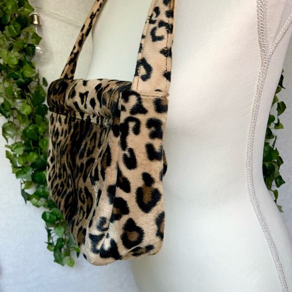 Y2K Cheetah Print Fuzzy Shoulder Purse - Picture 4 of 12